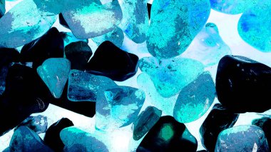 Pembe. Yeşil. Mavi. Mor. Kahverengi. Doğal Kuvars. Buz küpü biçimi arkaplanı