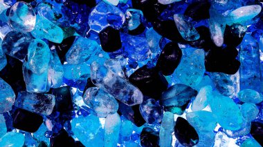 Pembe. Yeşil. Mavi. Mor. Kahverengi. Doğal Kuvars. Buz küpü biçimi arkaplanı