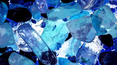 Pembe. Yeşil. Mavi. Mor. Kahverengi. Doğal Kuvars. Buz küpü biçimi arkaplanı
