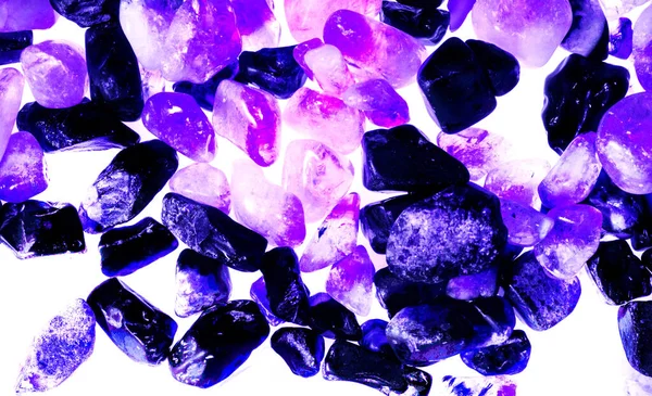 Pembe. Yeşil. Mavi. Mor. Kahverengi. Doğal Kuvars. Buz küpü biçimi arkaplanı