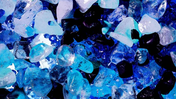 Pembe. Yeşil. Mavi. Mor. Kahverengi. Doğal Kuvars. Buz küpü biçimi arkaplanı