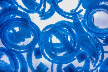 Renkli basit arka plan, dalgalı etkisi. Etkisi noktalarla. Ritmik ses parçacıklar. Tahıl doku. Renkli darbeleri ile duvar kağıdı. Duvar iç tasarım, lockscreen, paket için desen