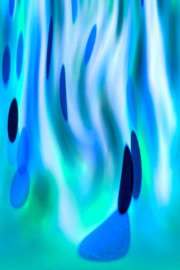 Doğal bokeh ve parlak altın ışıklar. Renkli bokeh ile vintage Magic arka planı.