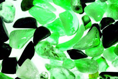 Pembe. Yeşil. Mavi. Mor. Kahverengi. Doğal Kuvars. Buz küpü biçimi arkaplanı