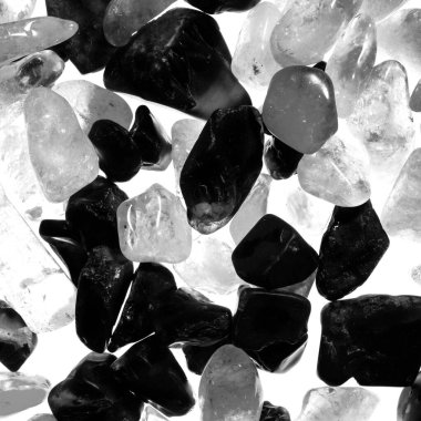 Pembe. Yeşil. Mavi. Mor. Kahverengi. Doğal Kuvars. Buz küpü biçimi arkaplanı