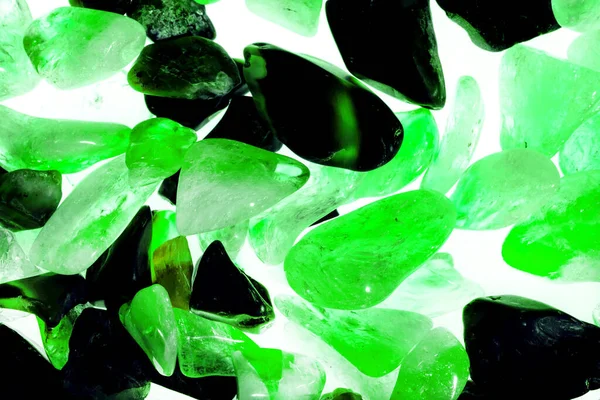 Pembe. Yeşil. Mavi. Mor. Kahverengi. Doğal Kuvars. Buz küpü biçimi arkaplanı