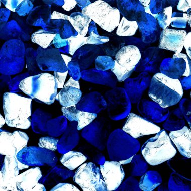 Pembe. Yeşil. Mavi. Mor. Kahverengi. Doğal Kuvars. Buz küpü biçimi arkaplanı