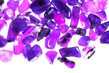 Pembe. Yeşil. Mavi. Mor. Kahverengi. Doğal Kuvars. Buz küpü biçimi arkaplanı