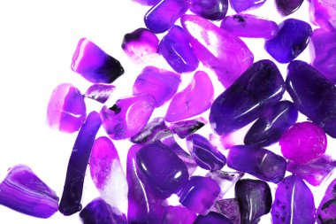 Pembe. Yeşil. Mavi. Mor. Kahverengi. Doğal Kuvars. Buz küpü biçimi arkaplanı