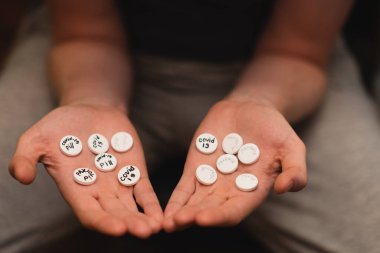 Yeni Covid-19 haplı bir adam. 