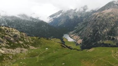 Büyülü dağların diyarı, ışıl ışıl buzul gölleri