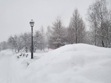 15.02.2021-17.02.2021. Moskova 'da şiddetli kar yağışı var. Tsaritsyno 'ya park et.