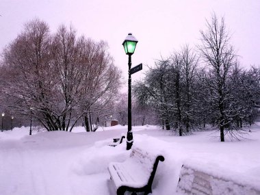 15.02.2021-17.02.2021. Moskova 'da şiddetli kar yağışı var. Tsaritsyno 'ya park et.