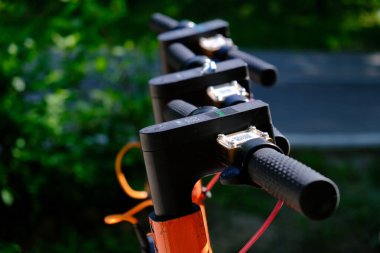Her gün için şehirde elektrikli scooter ekonomik araç