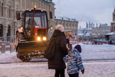 01.12.2021. Rusya, Moskova. Moskova 'da yoğun kar yağışı