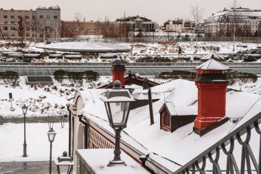 Yeni yıl arifesi. Moskova 'da yoğun kar yağışı