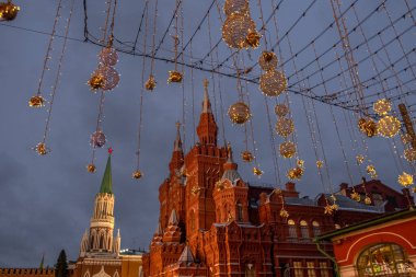 Soğuk bir gün. Gerçek kış ve kar.