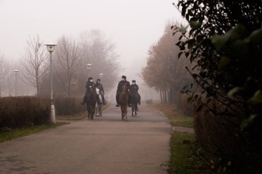 Rusya, Moskova. 02.11.2021. Moskova 'da ağır bir sis ve polis