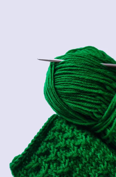 編み針付きの緑の糸 — ストック写真
