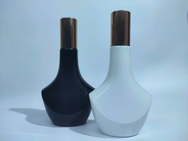 Черно Белые Духи Бутылки — стоковое фото