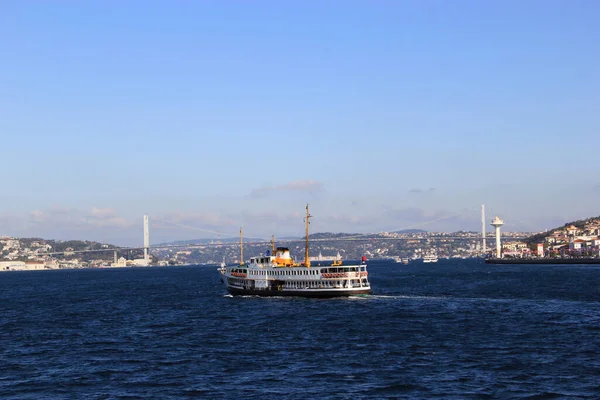 Ferry Vintage Está Transportando Gente Otro Lado Del Bósforo Estambul —  Fotos de Stock