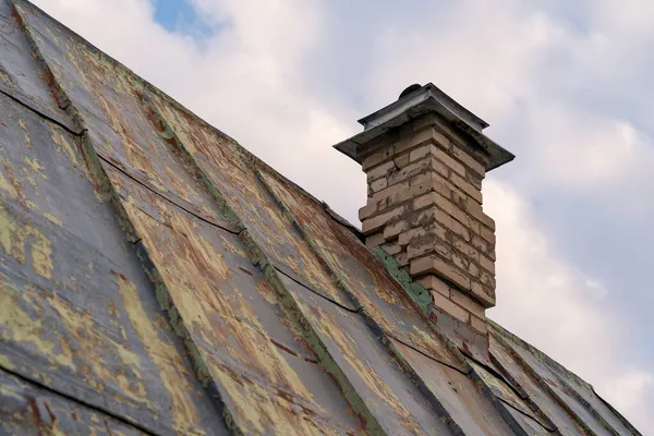 Фрагмент Деревенской Крыши Плавной Крышей Поверхность Старых Металлических Листов Покрыта Стоковое Изображение