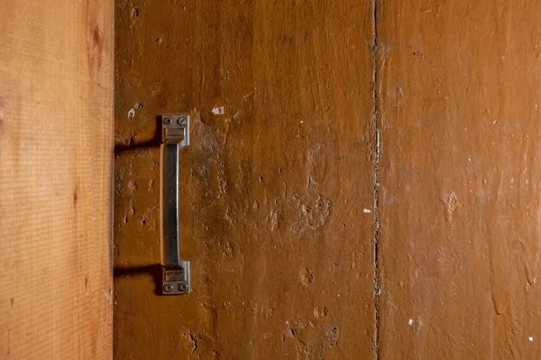Fragment Old Wooden Door Village House Metal Door Handle Thick — Stockfoto