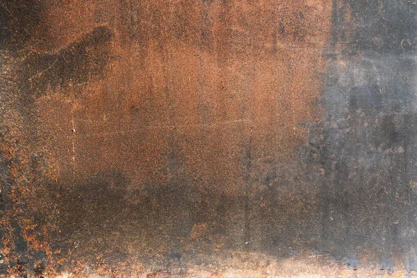 一个烧柴的旧烤箱门的里面 金属片上覆盖着铁锈和黑烟 — 图库照片
