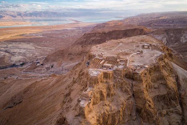 Masada, ne zaman? İsrail'in güney bölgesinde eski sur. İsrail'in Ölü Deniz bölgesinde Masada Milli Parkı. Masada kalesi.