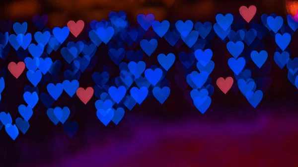 배경은 파란색 빨간색 하트가 배경은 색입니다 사랑의 발렌타인데이 고품질 — 스톡 사진