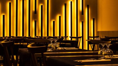 22 Kasım 2022, Roma, İtalya: İtalyan restoranının samimi atmosferi. Kaliteli fotoğraf