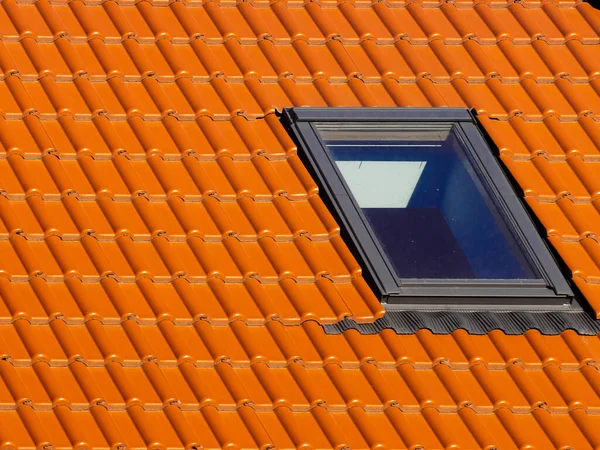 Window Roof House Orange Roof Tiles Background Blue Spring Sky — Stock Photo, Image