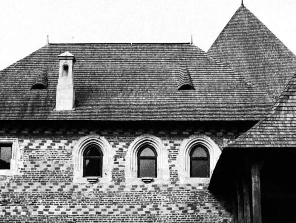 16. yüzyılın eski kalesi Kamyanets-Podilsky, Ukrayna 'daki konut binalarının cephesi. Yüksek kalite fotoğraf