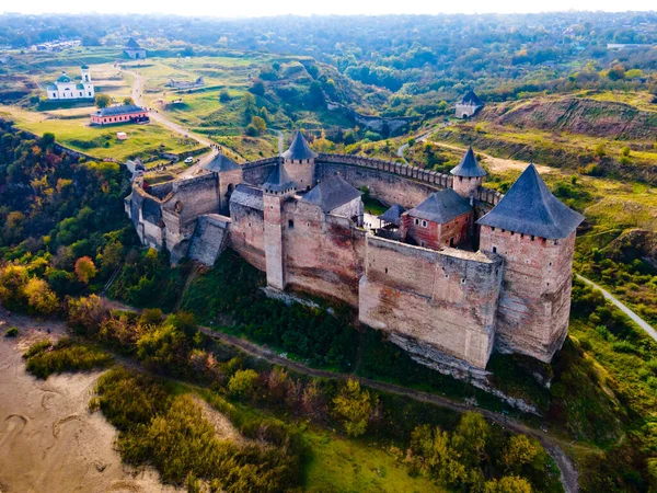 Aerial view of ancient Khotyn Fortress on the bank of Dniester River in Ukraine — Stock Photo, Image