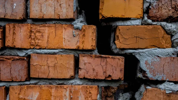 Çatallı tuğla duvar, arka plan, doku. Eski evin konsepti.
