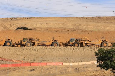 Ağır toprak hareket eden inşaat ekipmanları 