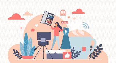 Güzellik ve moda vlogger akışı, kadın etkileyicisi elbise ve makyaj paleti tutuyor