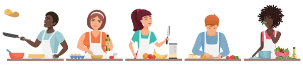 キッチンセットベクトルイラストで健康食品を調理する多様な人々 エプロンの漫画の女性と男はパンケーキを焼く 家族のためのサラダやスープを調理 白に隔離されたパンをカット 料理のコンセプト — ストックベクタ