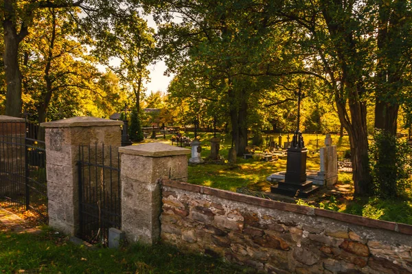 Старокатолическое Кладбище Расположенное Польше — стоковое фото