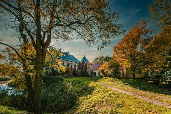 Ένα Ιστορικό Κάστρο Στην Κεντρική Πολωνία Στο Χωριό Modliszewice — Φωτογραφία Αρχείου