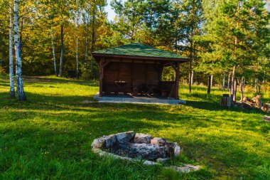 Ağaç ve şömine dinlenmek için..