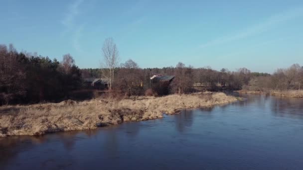 Hiver Sans Neige Sur Une Rivière Dans Centre Pologne — Video