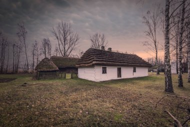 Polonya 'nın Sieradz kentinde ilginç mimarisi olan tarihi binalar..