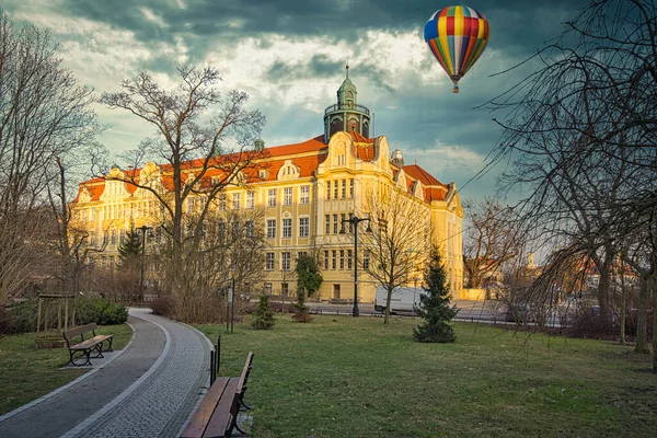Πανεπιστημιακό Κτίριο Στην Πόλη Bydgoszcz Πολωνία — Φωτογραφία Αρχείου