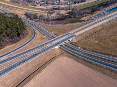 Otoyol çıkışı ve girişi, üst görünüm.