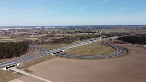 Intersecção Uma Expressa Com Uma Estrada Local — Vídeo de Stock