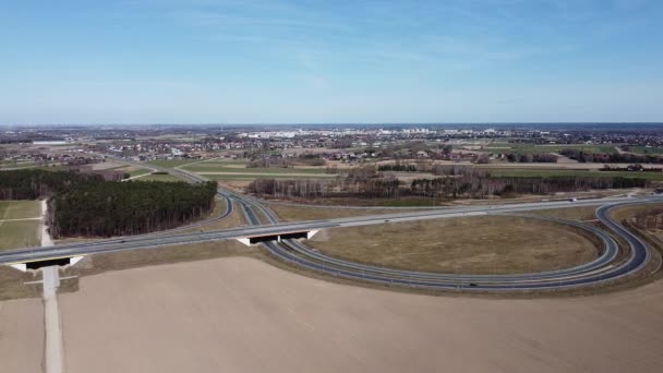 Kruising Van Een Autoweg Met Een Lokale Weg — Stockvideo