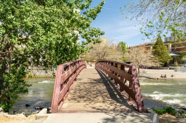 Reno, ABD 'nin Nevada eyaletinin Truckee Nehri üzerindeki Washoe County' nin başkentidir..