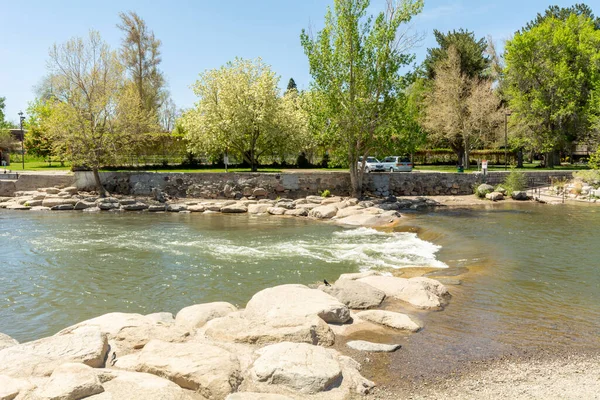 Reno, ABD 'nin Nevada eyaletinin Truckee Nehri üzerindeki Washoe County' nin başkentidir..