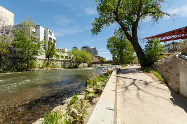Reno, ABD 'nin Nevada eyaletinin Truckee Nehri üzerindeki Washoe County' nin başkentidir..